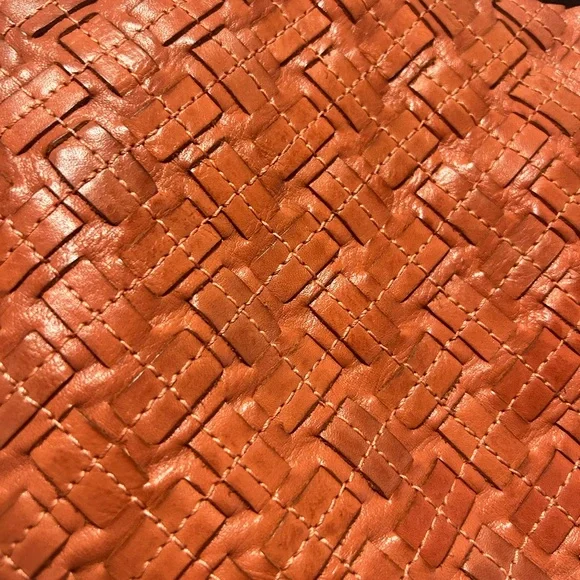 Elegant Tan Woven Leather Tote Bag - Picture 2 of 7